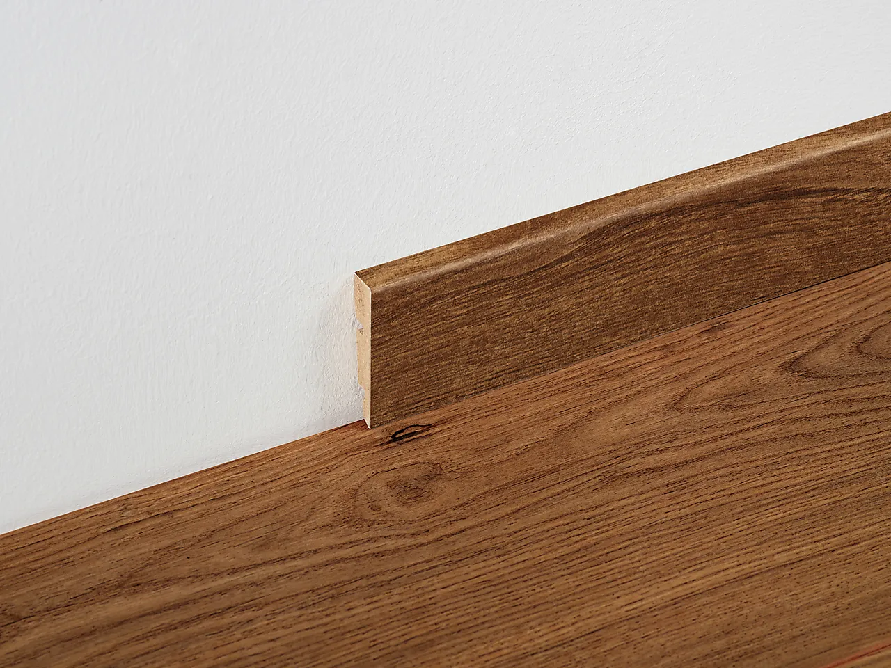 BerryAlloc Sokkelist Teak Brun 2,4 m