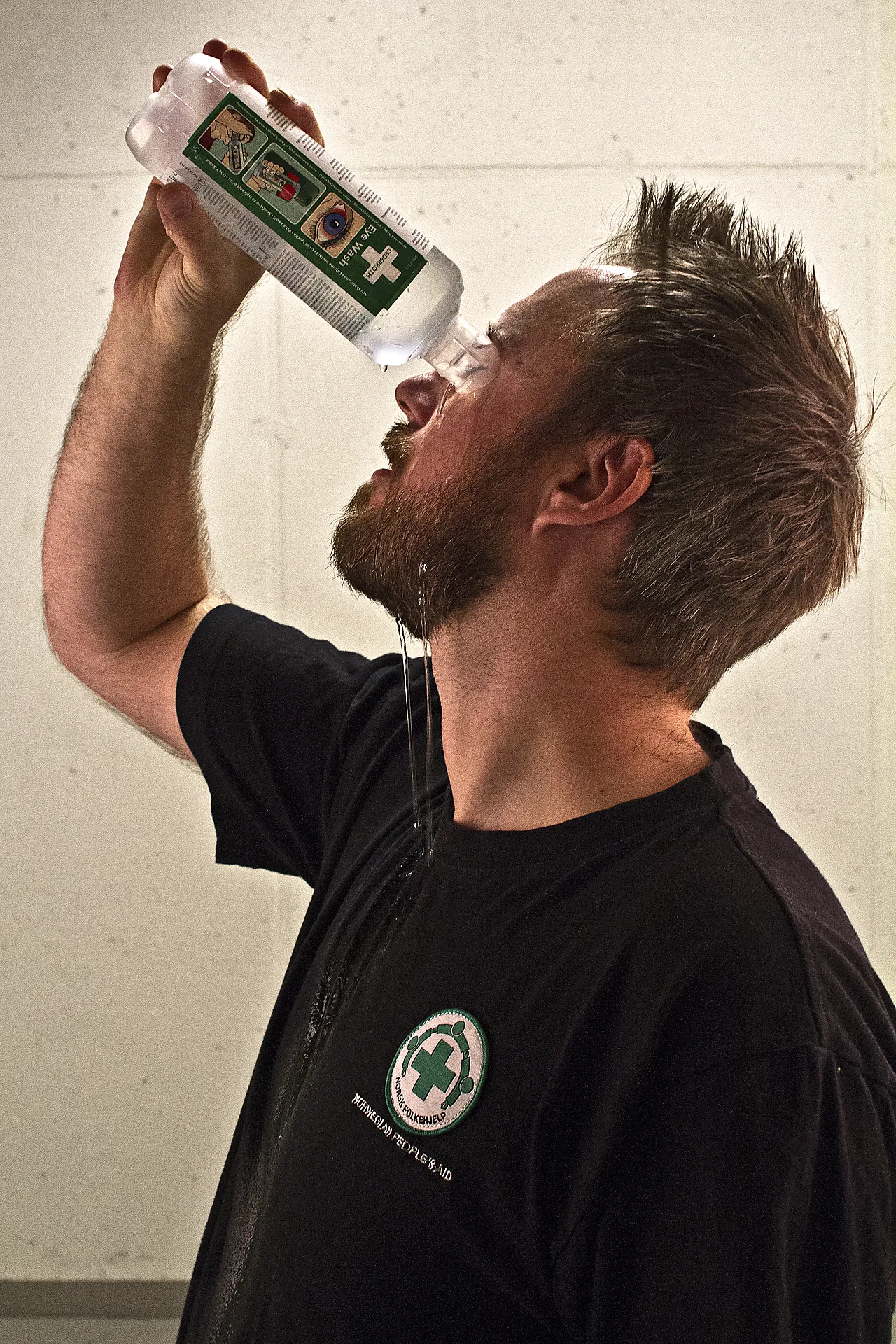 Øyeskylleboks med 2 Fl À 500 ml