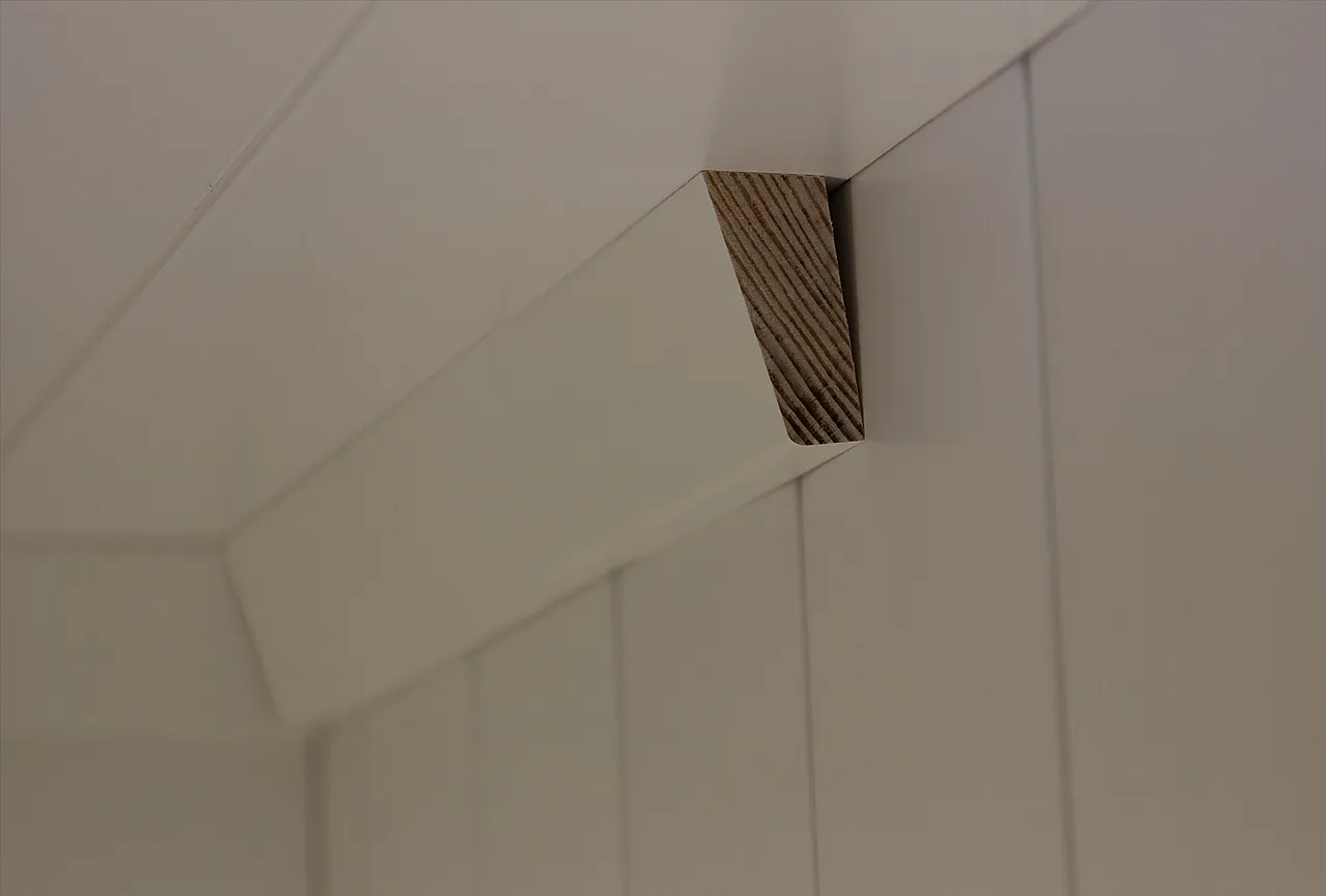 Furu taklist 21x045x4400 rund NCS S0500N null - 21x045x4400 - 2 - Miniatyr