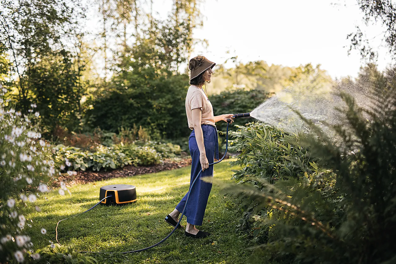 Fiskars slangetrommel X-series XL auto 25 meter null - null - 3 - Miniatyr