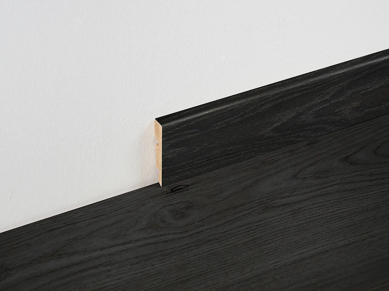 BerryAlloc Sokkellist Charme Sort 2,4m