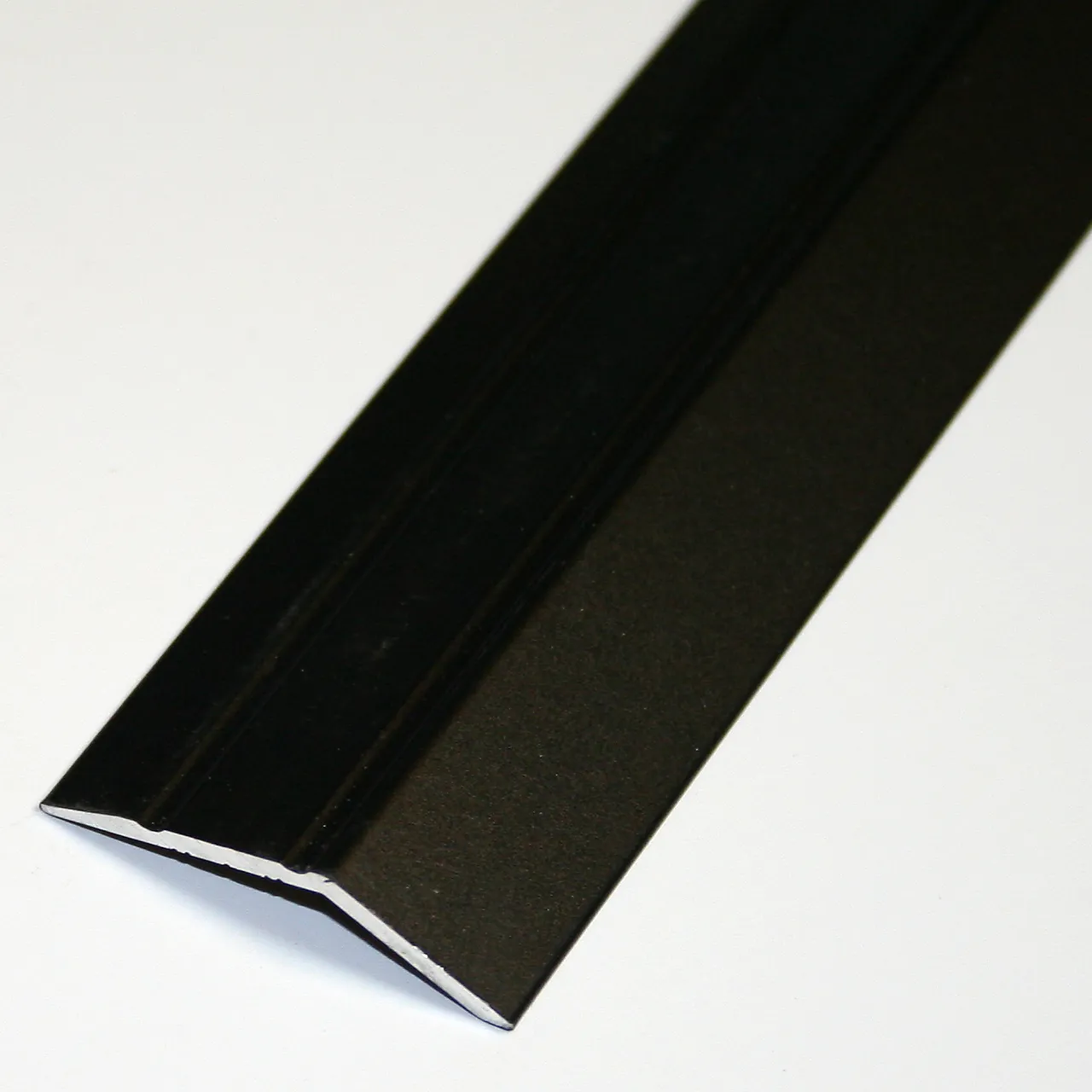 Nivålist nr 6 selvklebende aluminium 1 meter sortlakkert Nivålist nr 6 selvklebende aluminium 1 meter sortlakkert