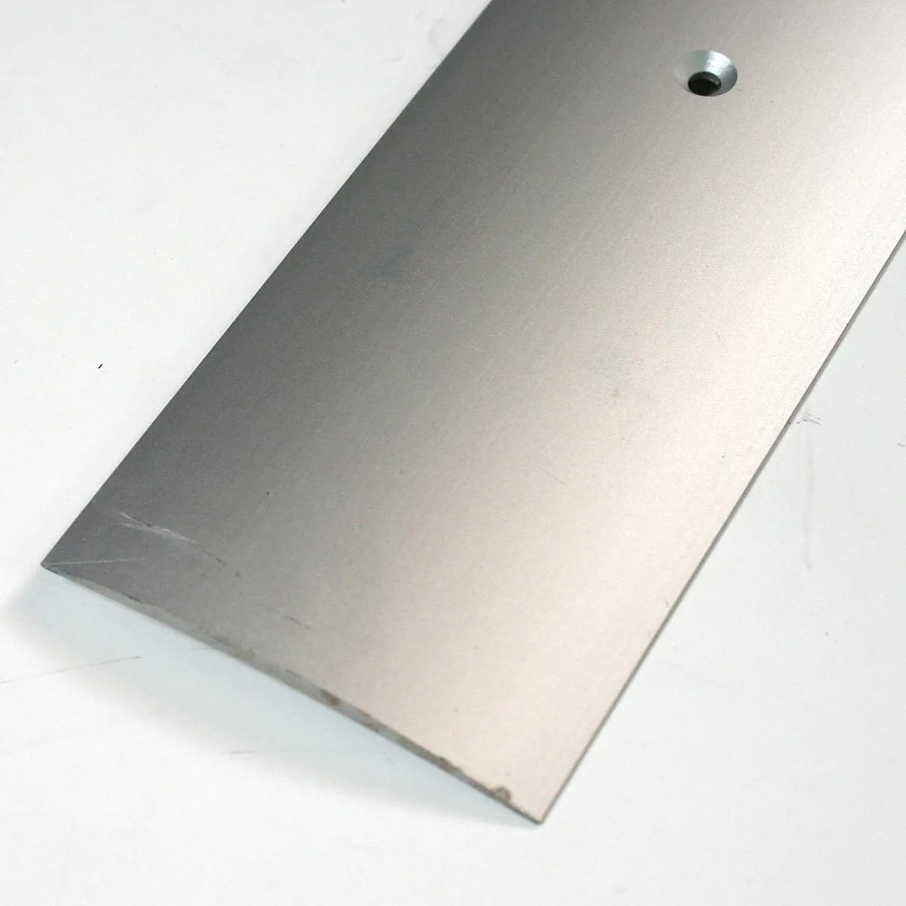 Overgangslist sølv eloksert borret 60 mm 2,7 meter