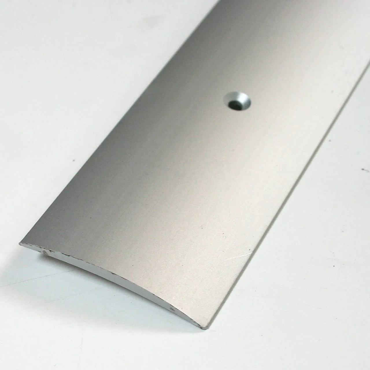 IBG Overgangslist Sølv Eloksert Aluminium 50mm x 2,7m IBG Overgangslist Sølv Eloksert Aluminium 50mm x 2,7m