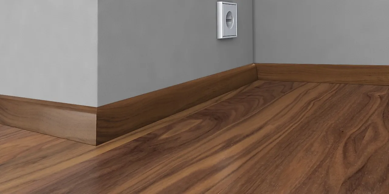 Gulvlist 19x40 valnøtt finert 240cm