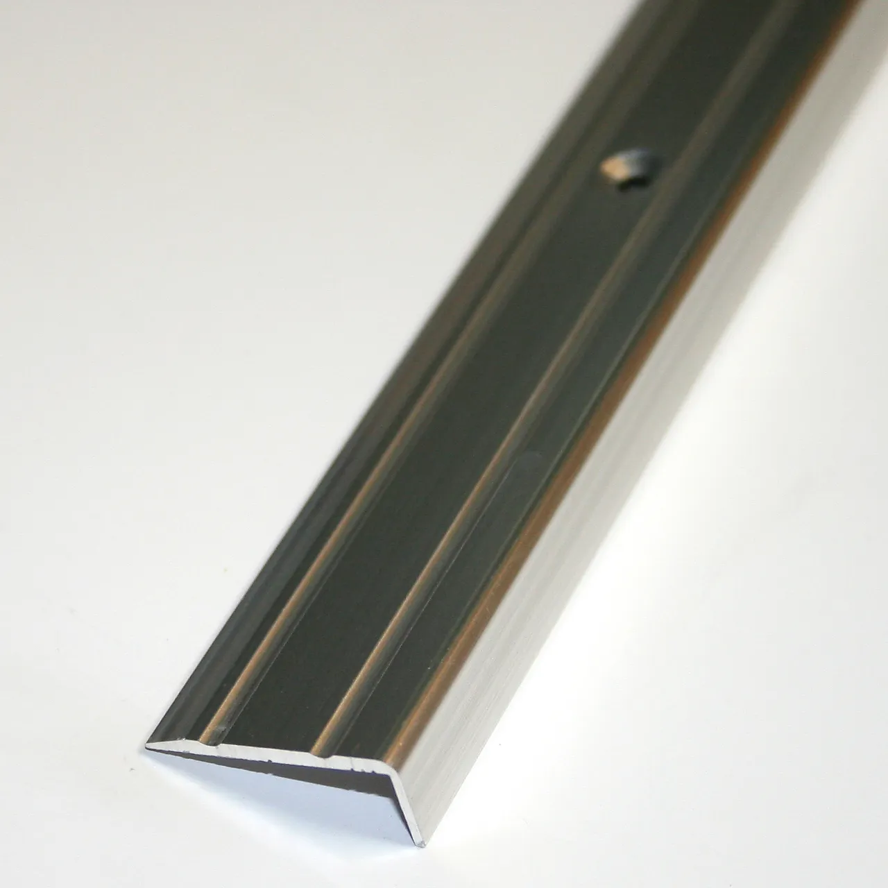 Trappenese nr. 8 sølv blank borret m/skruer 2 meter Trappenese nr. 8 sølv blank borret m/skruer 2 meter