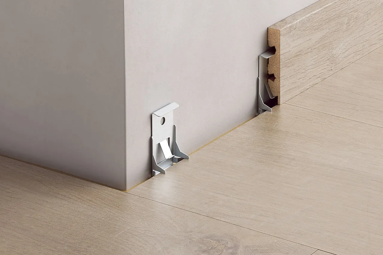 Monteringsklips for sokkellist 9 - 9,5 mm Monteringsklips for sokkellist 9 - 9,5 mm