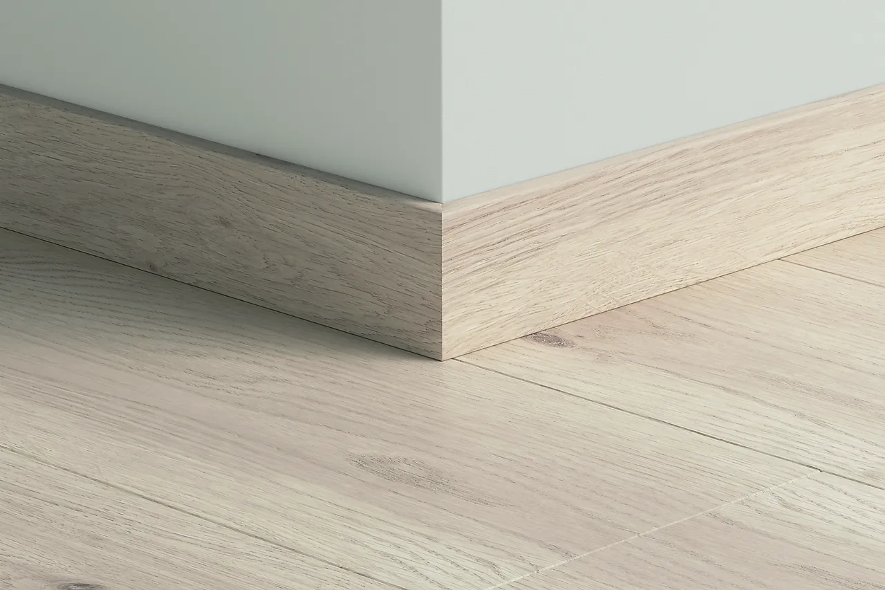 Sokkellist vinyl 2400x12x58mm modern grey oak