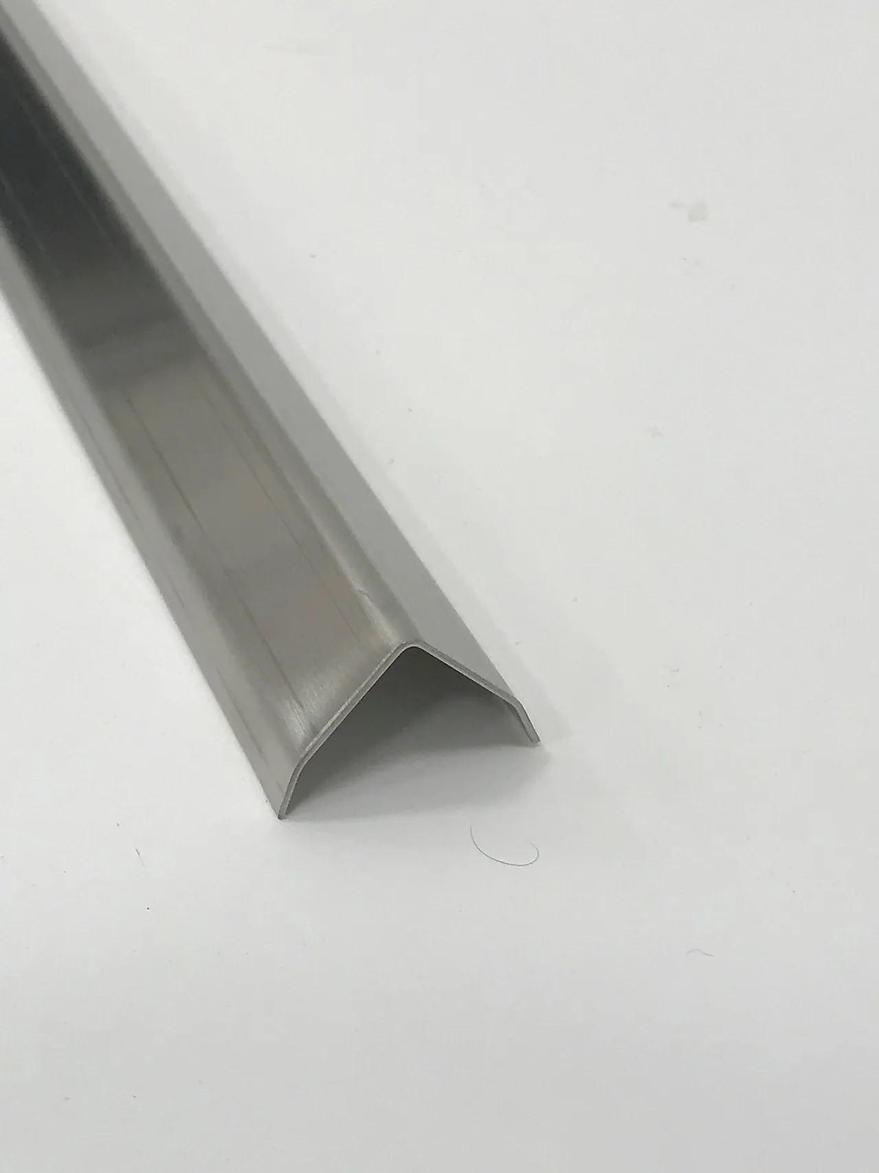 Hjørnelist rustfri børstet 25x25 mm 3 m