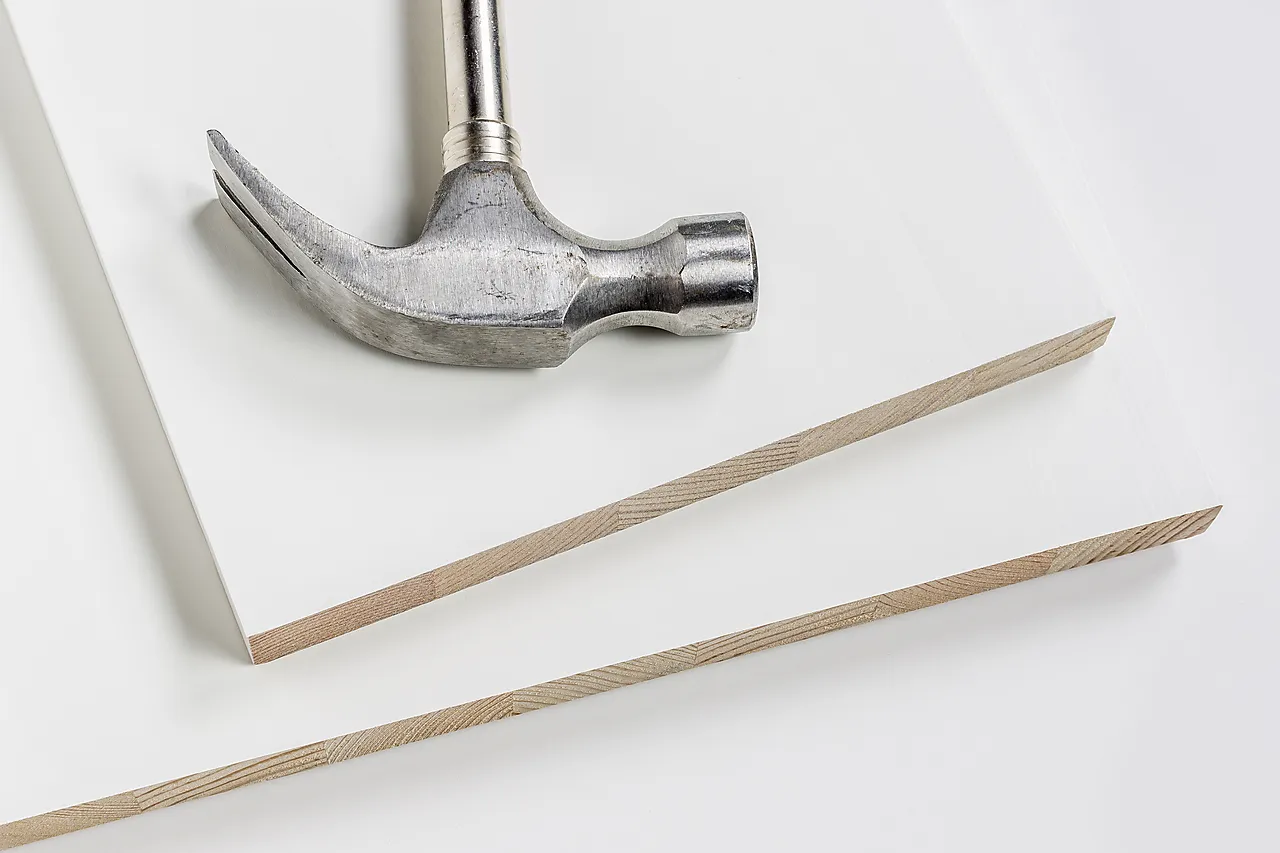 Hobbyplate  hvitmalt furu 18x600x2400 mm null - null - 3 - Miniatyr