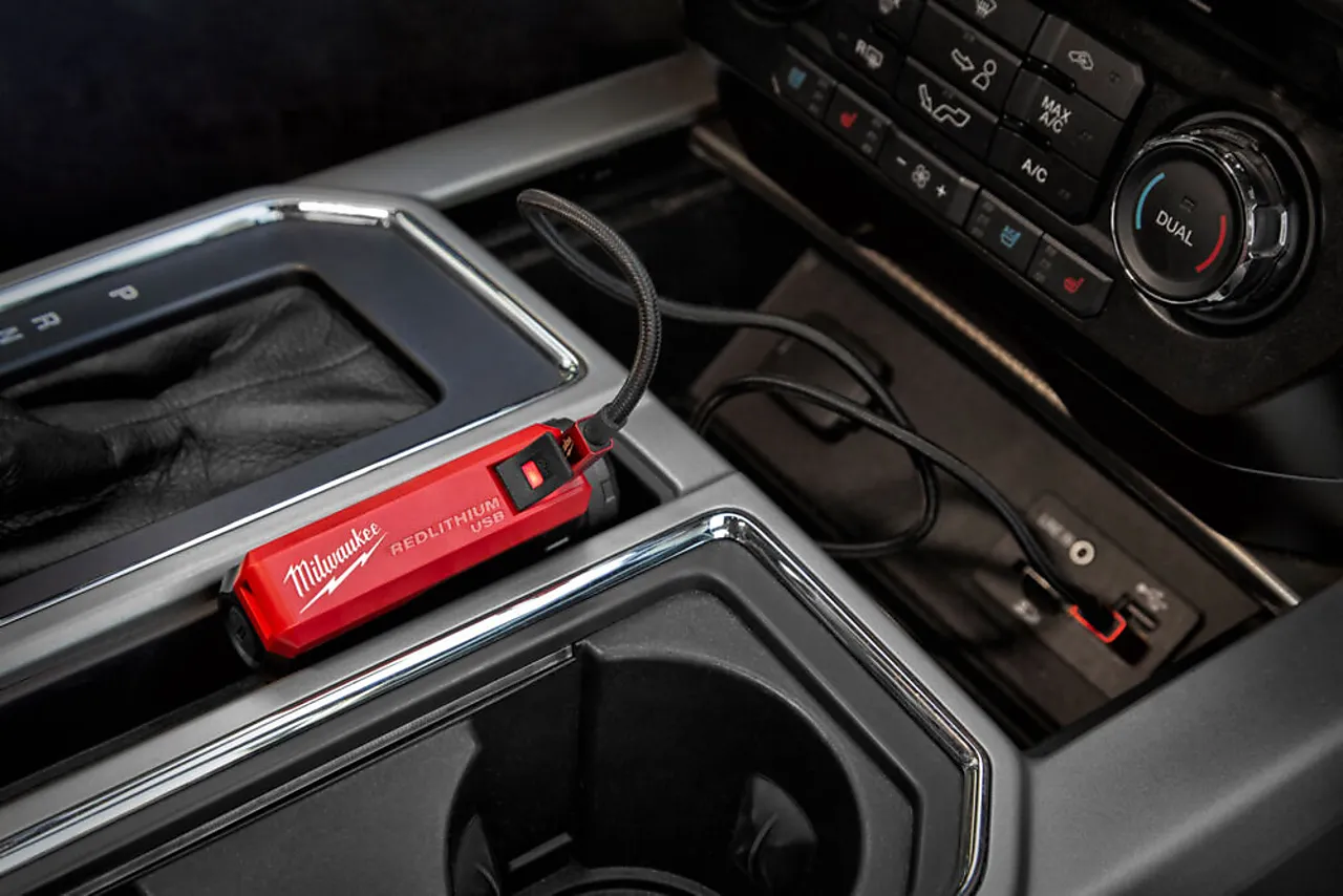 Milwaukee powerbank REDLITHIUMUSB L4 PPS-301 null - null - 3 - Miniatyr