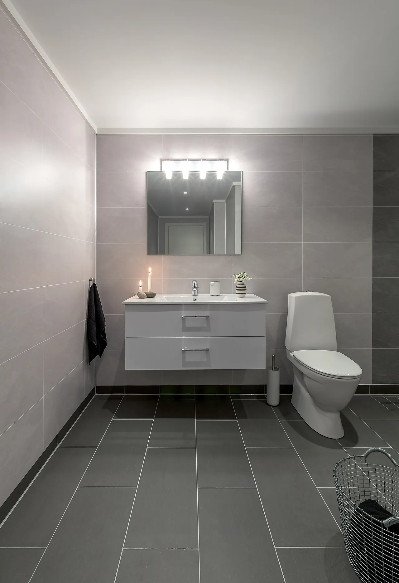 Baderomsplate lys skifer 2400x600x10,2 mm Baderomsplate lys skifer 2400x600x10,2 mm