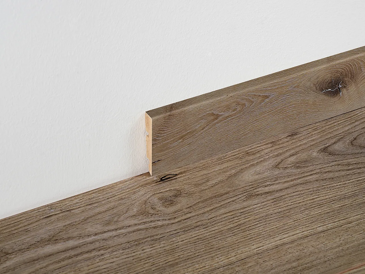 BerryAlloc sokkellist country brown 60/12 2400mm