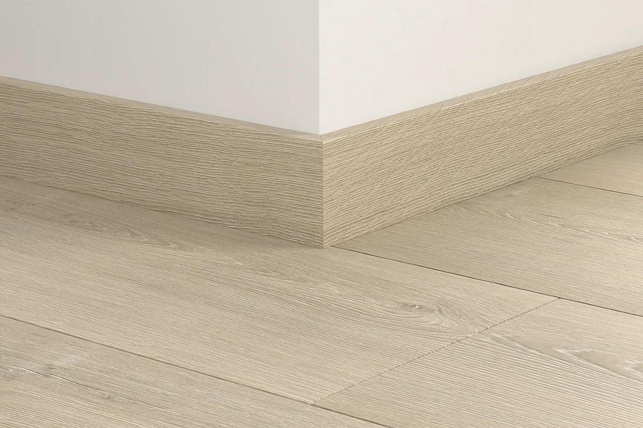 Sokkellist laminat 12x58 mm Pure Mist Oak dekor 04764 Sokkellist laminat 12x58 mm Pure Mist Oak dekor 04764
