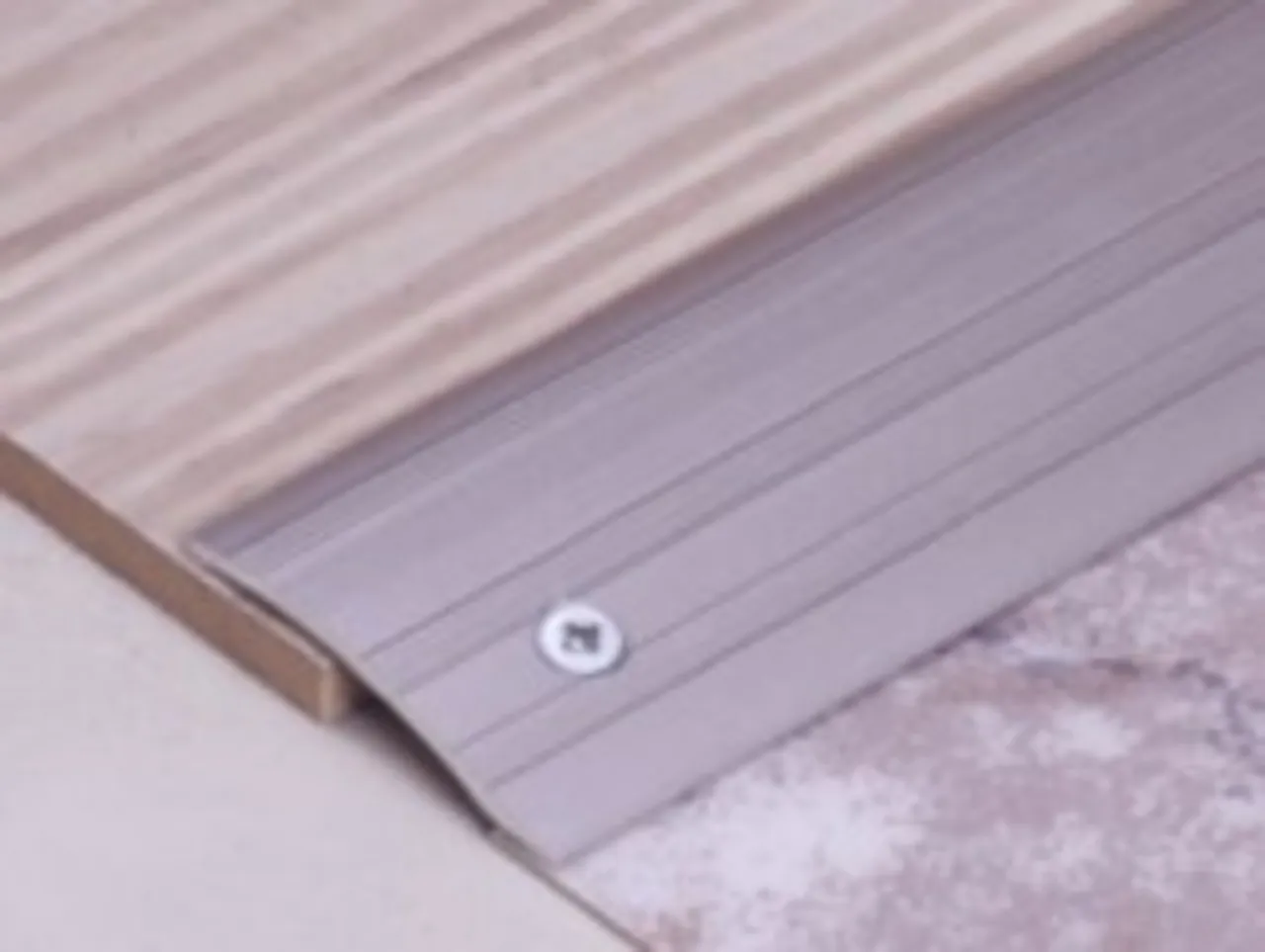 Nivålist nr 220 0-10mm hvit200cm hvitlakkert durifix selvklebende null - null - 2 - Miniatyr