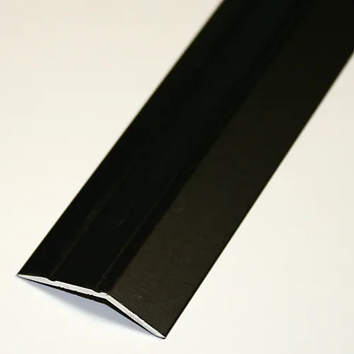 Nivålist nr. 6 selvklebende i sortlakkert aluminium 2 meter