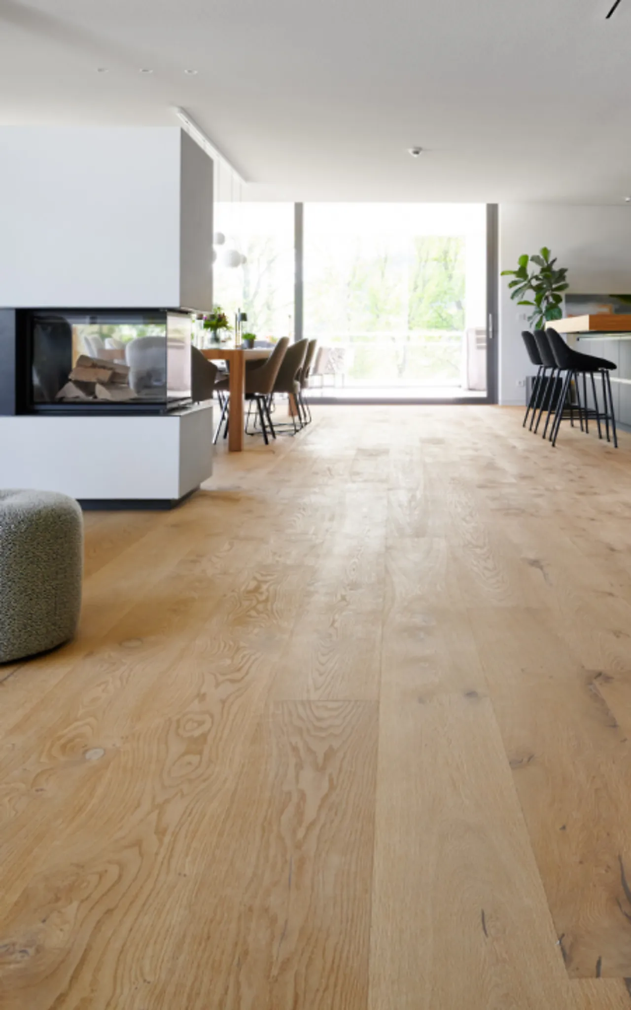 Eikegulv Massiv Heltre 28x300 mm Country