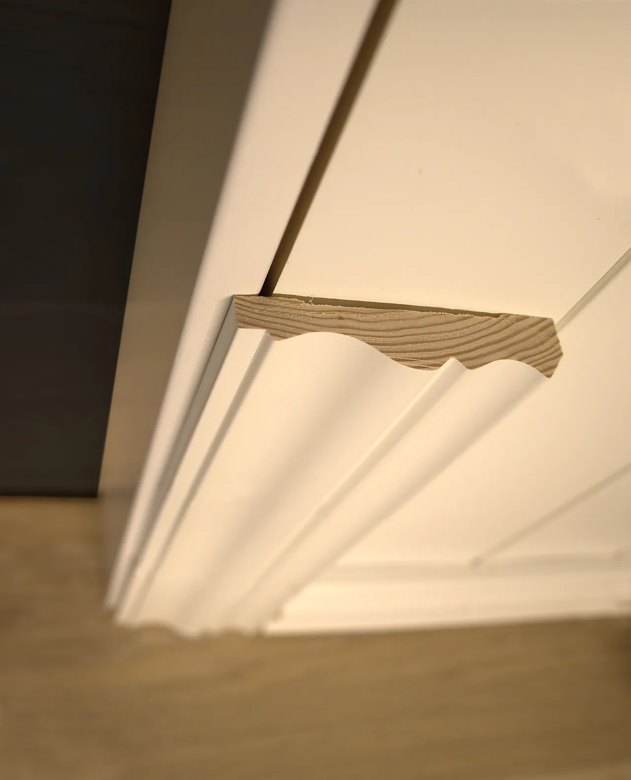 Karmlist furu profilert CW114 hvit bomull S0502-Y 21x95x4400 mm null - null - 3 - Miniatyr