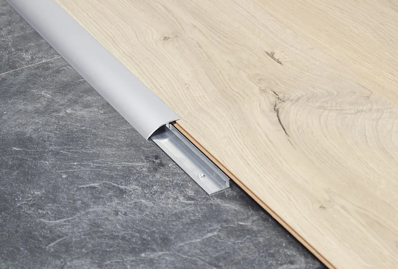 Nivålist aluminiu sølv 2m h7-12,3mm 2 meter lengde, høyde 7mm - 12,3 mm