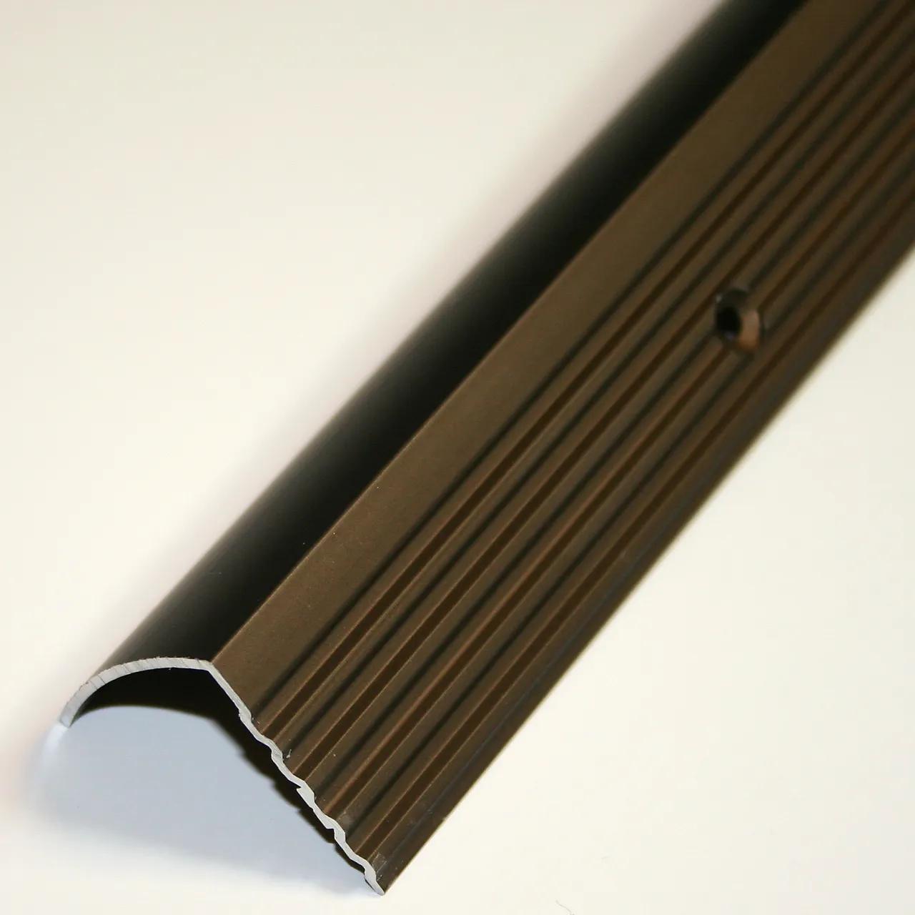 Trappenese nr 10 i bronseeloksert aluminium Trappenese nr 10 i bronseeloksert aluminium