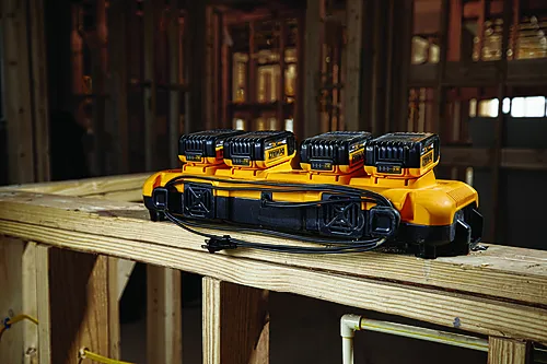 Hurtiglader 4-ports dcb104-qw 10,8 v 18 v 54 v