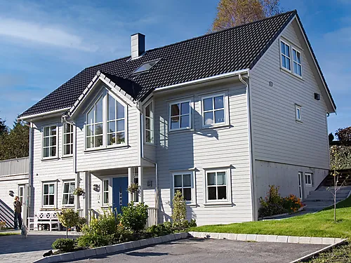 Bergene Holm utvendig kledning skygge grå falset 16x123 mm grunnet