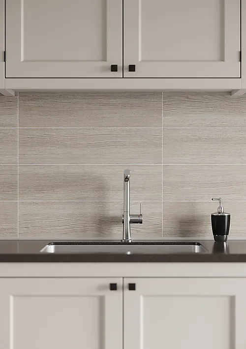 Kjøkkenpl 0194km6015 grey oak flis 60x15cm 10x620x580
