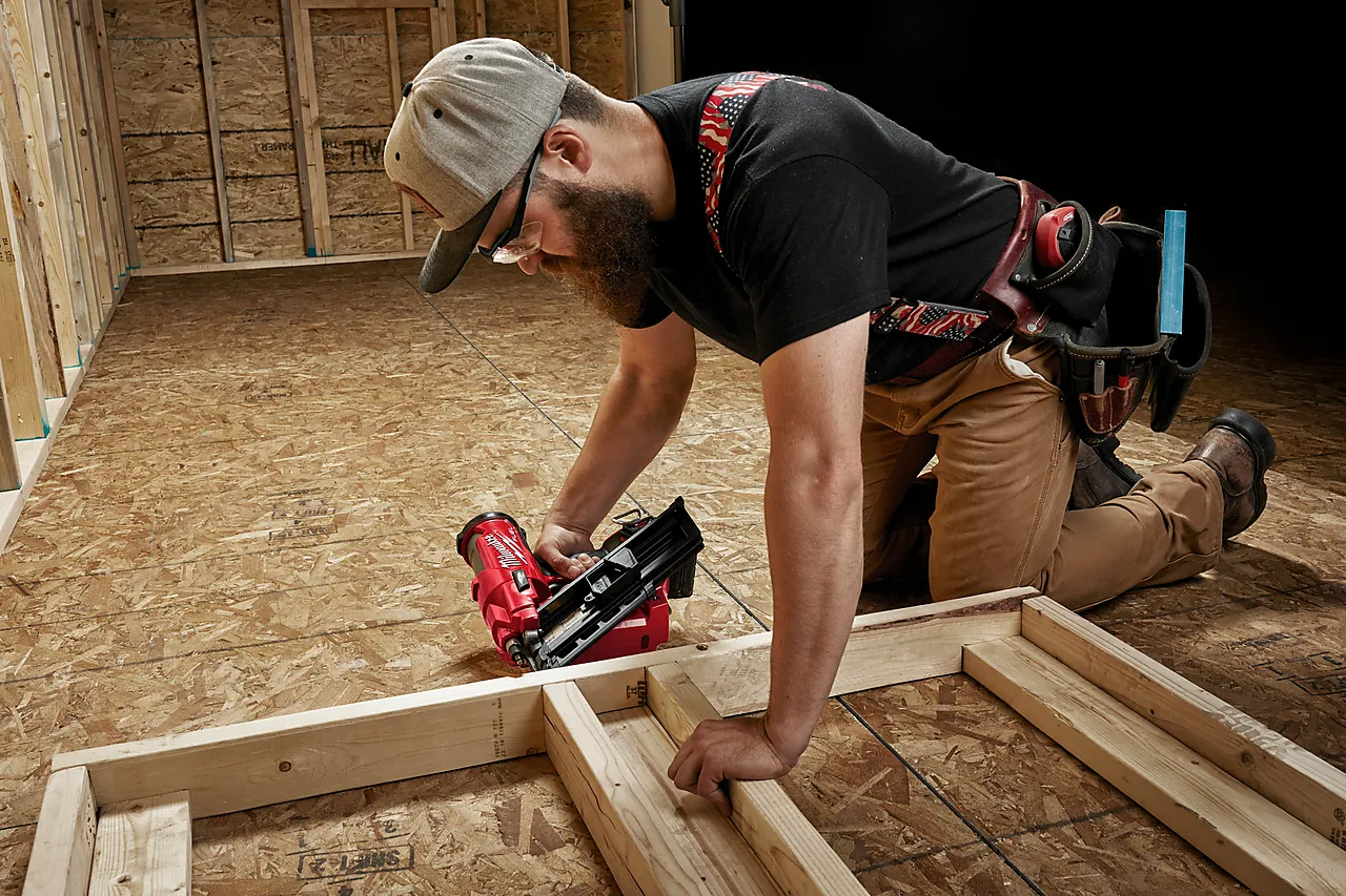 Milwaukee spikerpistol M18 50-90 mm uten batteri null - null - 2 - Miniatyr