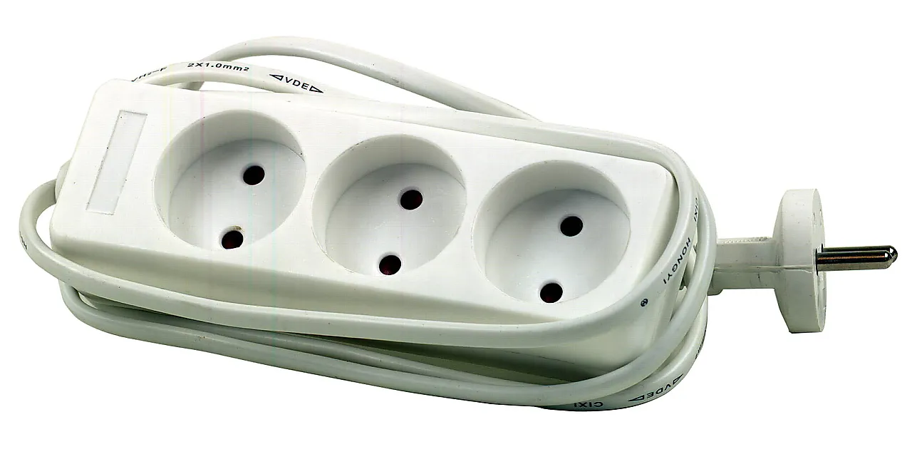 Grenuttak 3-veis u/jord 1,5m kabel barnesikring Grenuttak 3-veis u/jord 1,5m kabel barnesikring