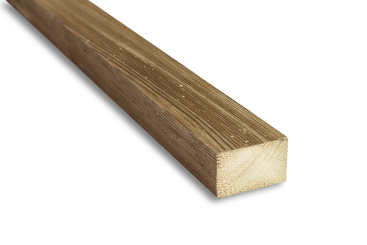 Justert lekt 30x48 mm impregnert furu Justert lekt 30x48 mm impregnert furu