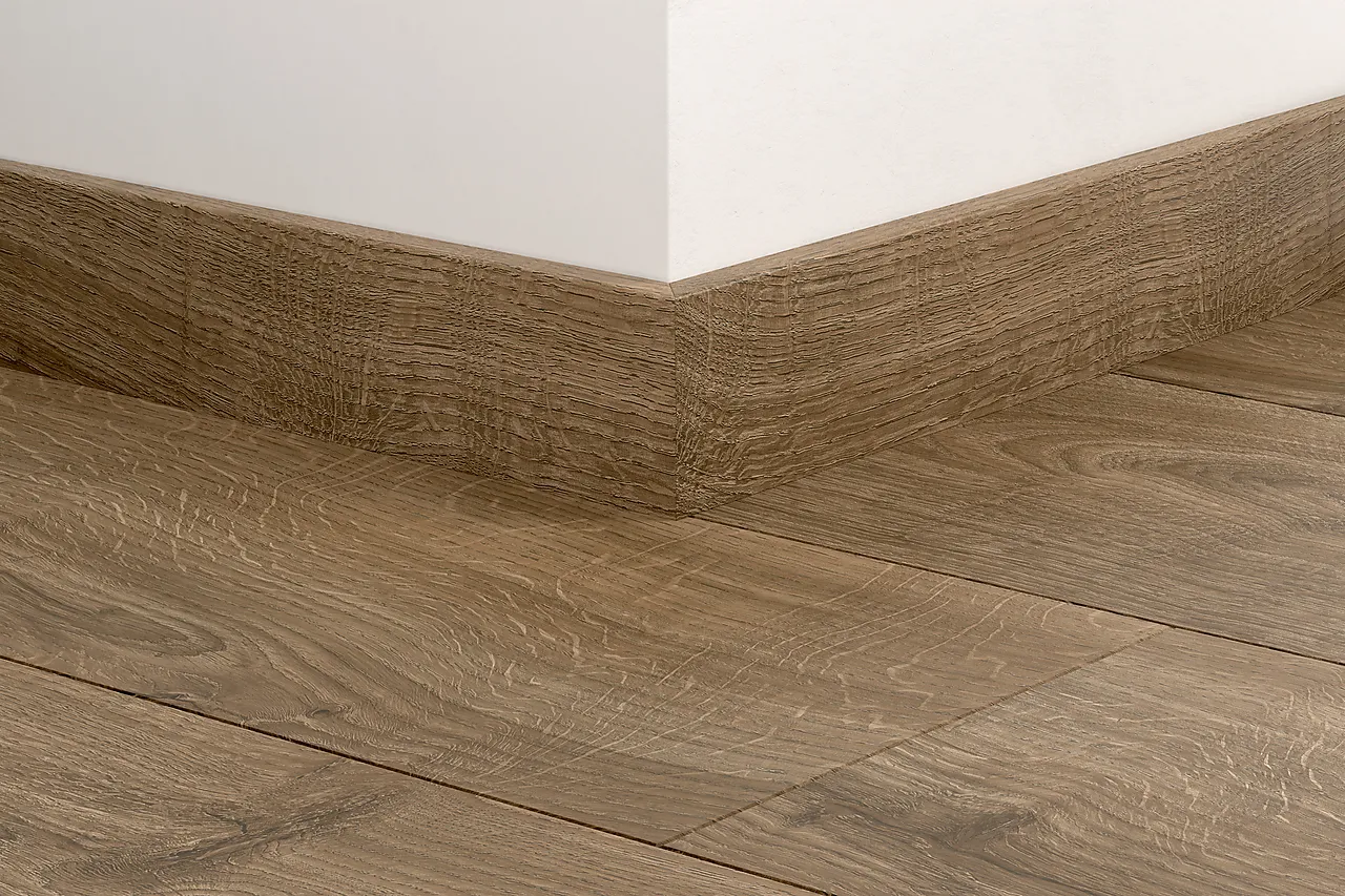 Sokkellist laminat 12x58 mm Browned Oak dekor 06402 Sokkellist laminat 12x58 mm Browned Oak dekor 06402