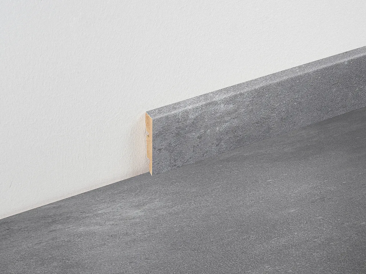 BerryAlloc sokkellist vulcano grey 60/12 2400mm