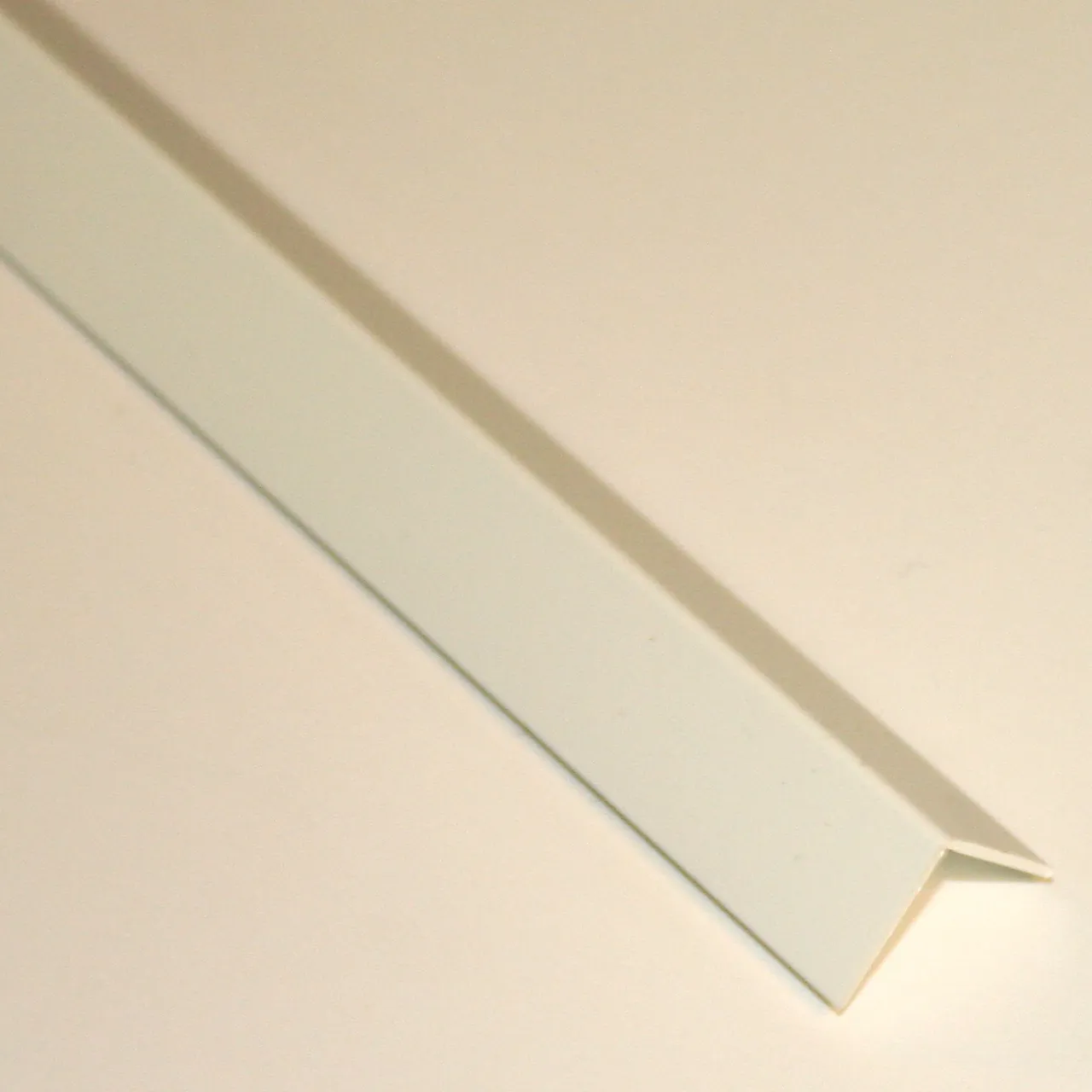 Hjørnelist PVC hvit 15x15 2,5m