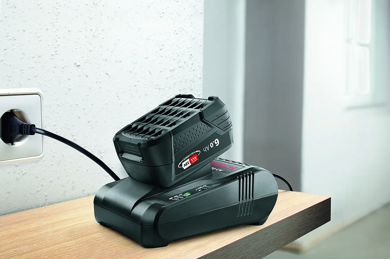 Hurtiglader for 14,4V og 18V batterier null - null - 3 - Miniatyr