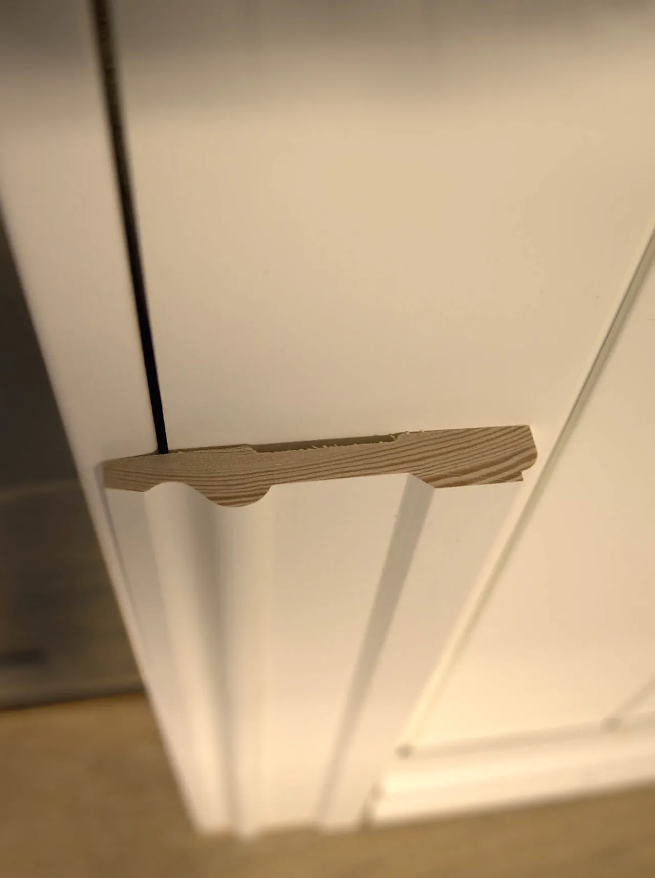 Karmlist furu profilert klassisk hvit S0500-N 15x70x4400 mm null - null - 2 - Miniatyr