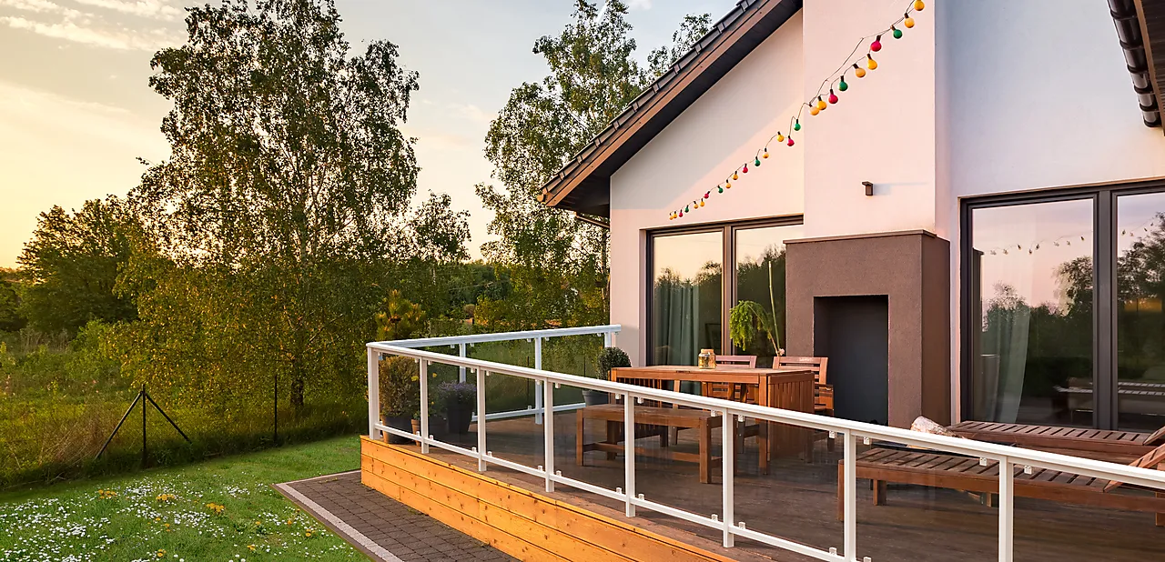 Siri 11 terrasserekkverk hvit med glass null - null - 2 - Miniatyr