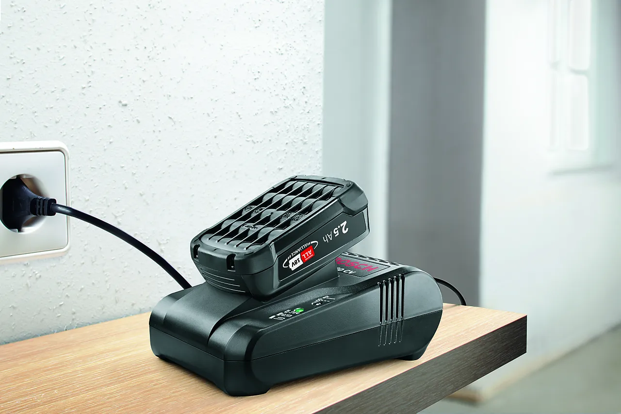 Hurtiglader for 14,4V og 18V batterier null - null - 2 - Miniatyr