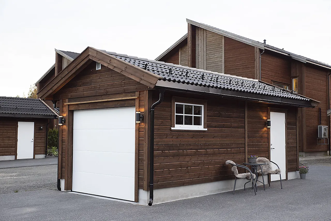 Enkelgarasje Fjære med bod