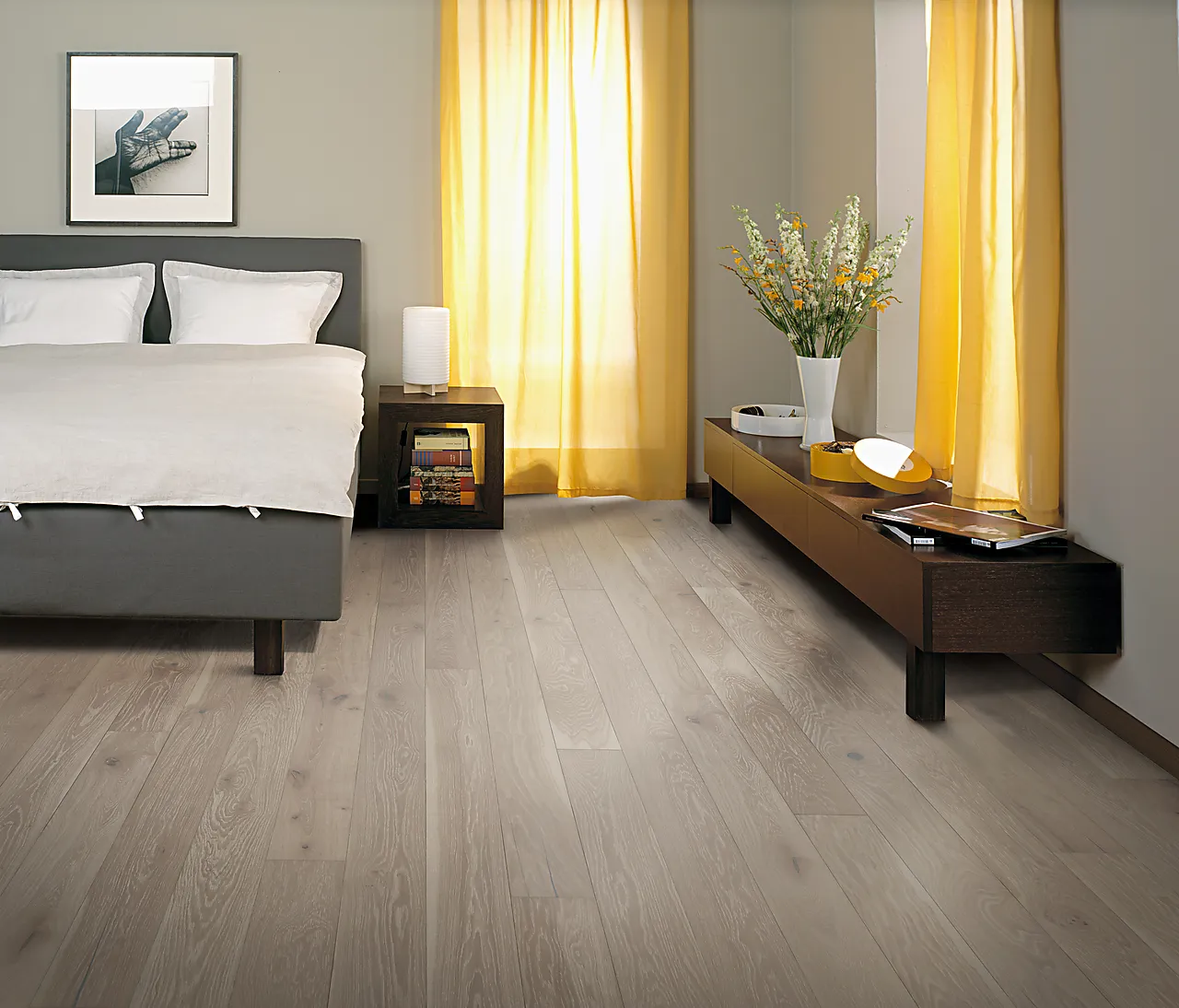 Parkett 15 eik cinder 242 1 stav mfaset, børstet, grå matt Parkett 15 eik cinder 242 1 stav mfaset, børstet, grå matt