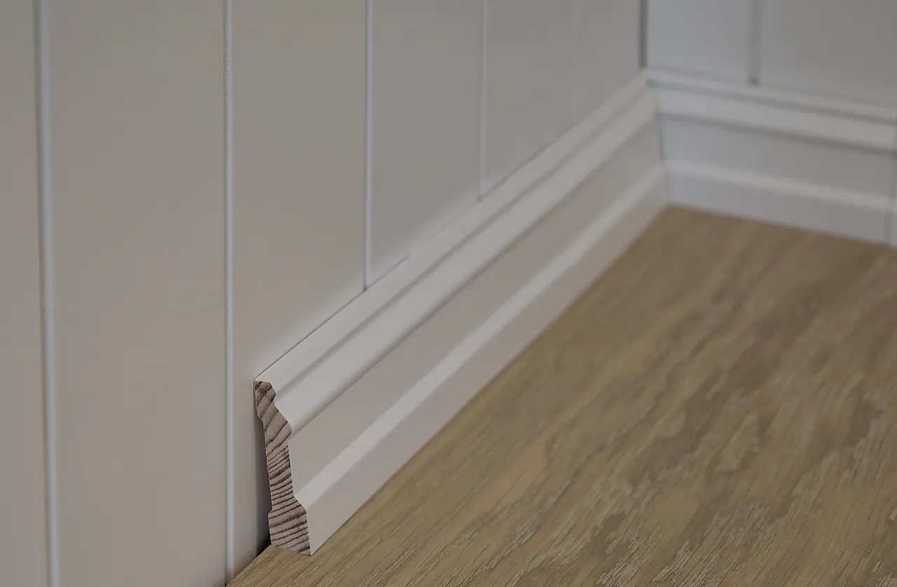 Gulvlist furu profilert hvit bomull S0502-Y 15x58x4400 mm Gulvlist furu profilert hvit bomull S0502-Y 15x58x4400 mm