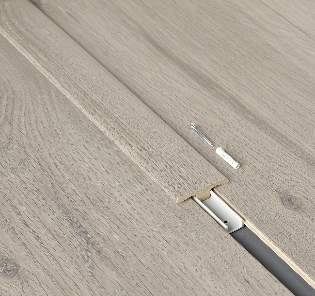 T-List antikk eik 2400x11 1x44 mm T-List antikk eik 2400x11 1x44 mm