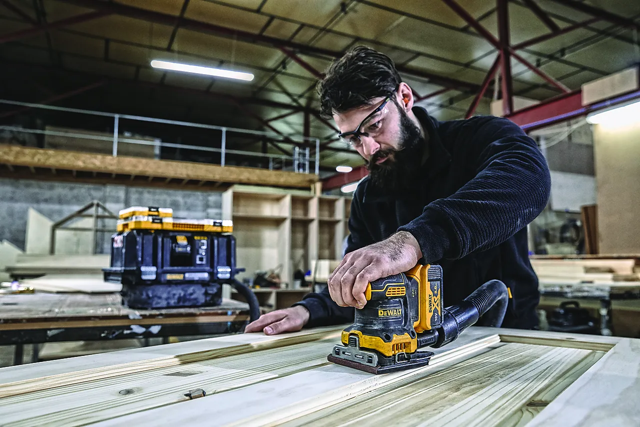 Plansliper DCW200N-XJ 18V 1/4 ark