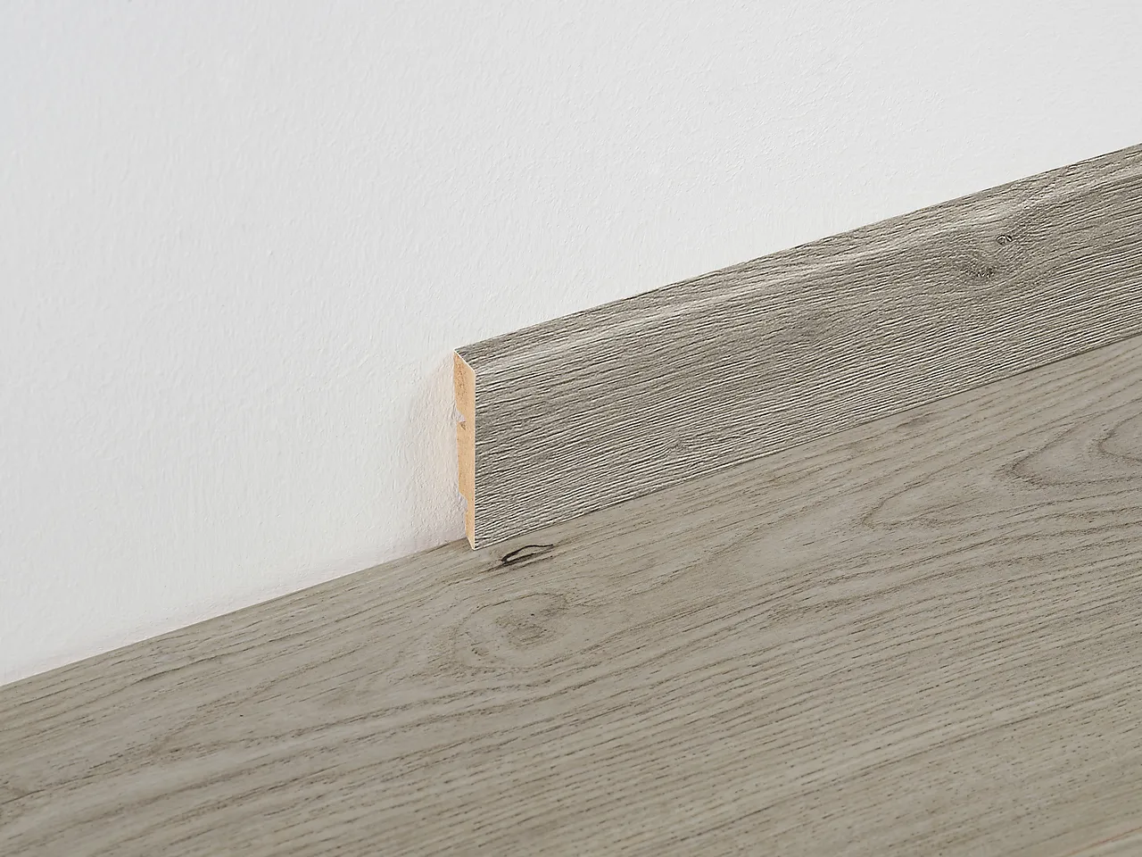 BerryAlloc Sokkelist Jazz Lys Grå 2,4m BerryAlloc Sokkelist Jazz Lys Grå 2,4m