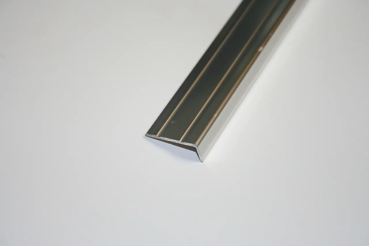 Trappenese nr8 2m sølvbl s.kl selvklebende