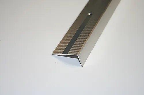 Trappenese nr. 13 1,5 m sølv blank borret m/skruer