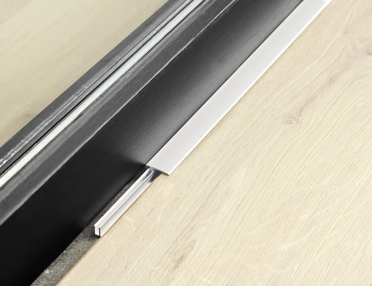 Avslutningslist a sølv 2m h7-12,3mm 2 meter lengde, høyde 7mm - 12,3 mm