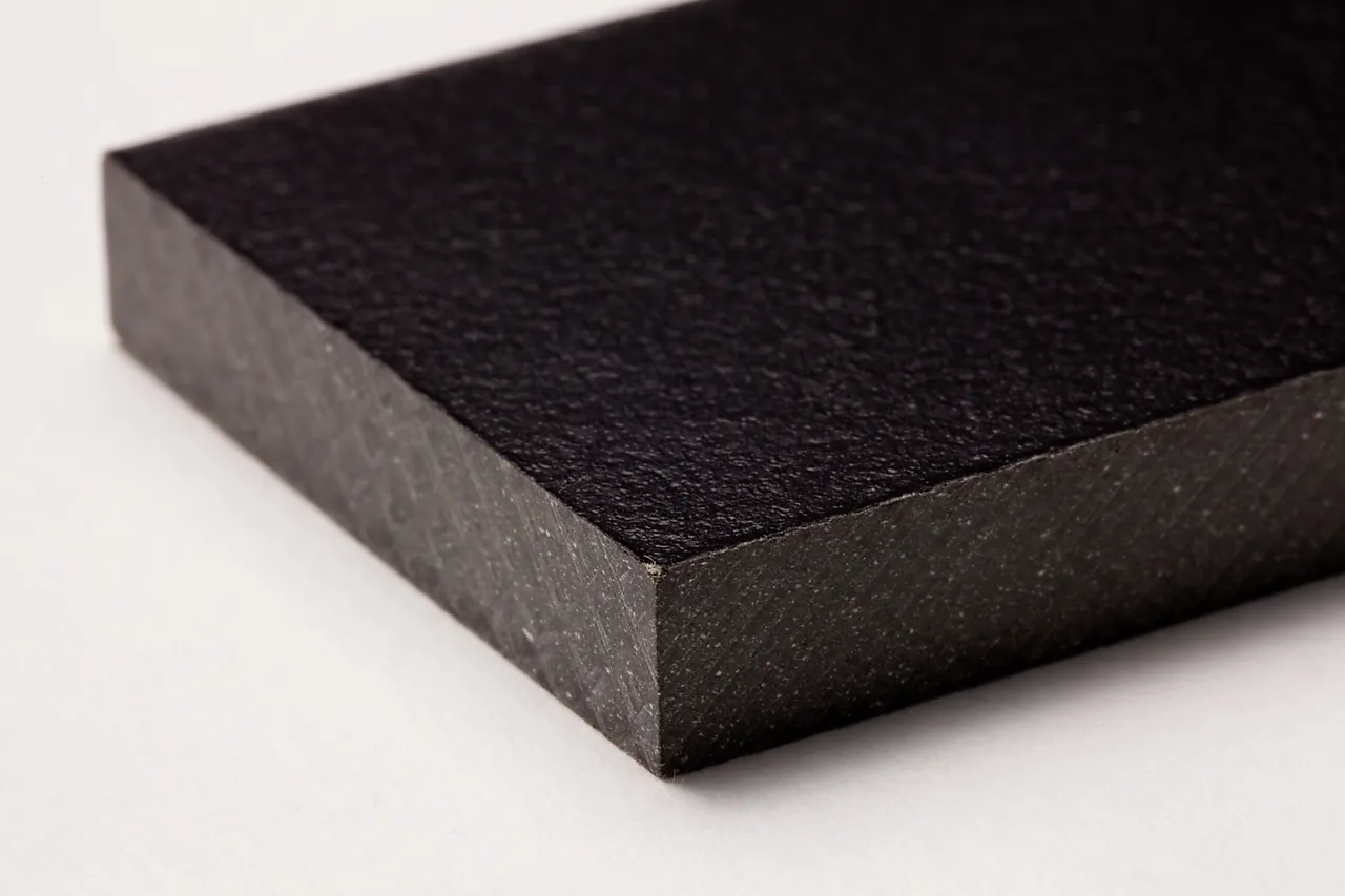 Fasadepl solid 191 8x1192x3050 mm gjennomfarget med malt overflate