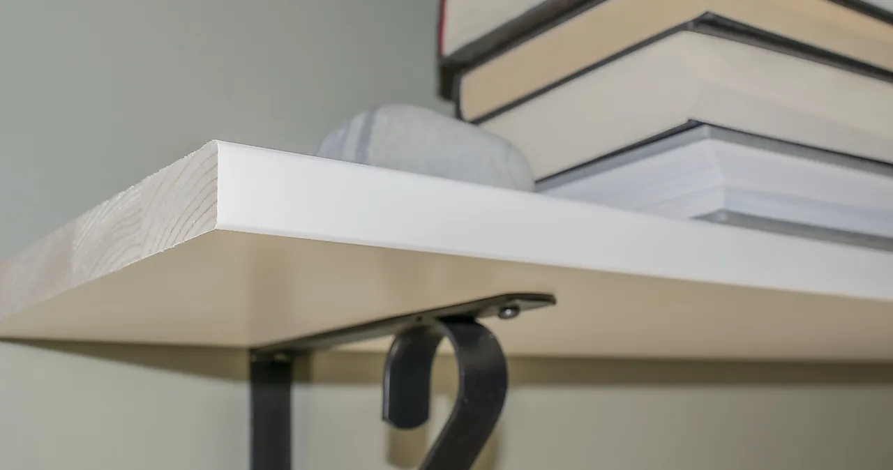 Hobbyplate hvitmalt furu 18x600x2400 mm Hobbyplate hvitmalt furu 18x600x2400 mm