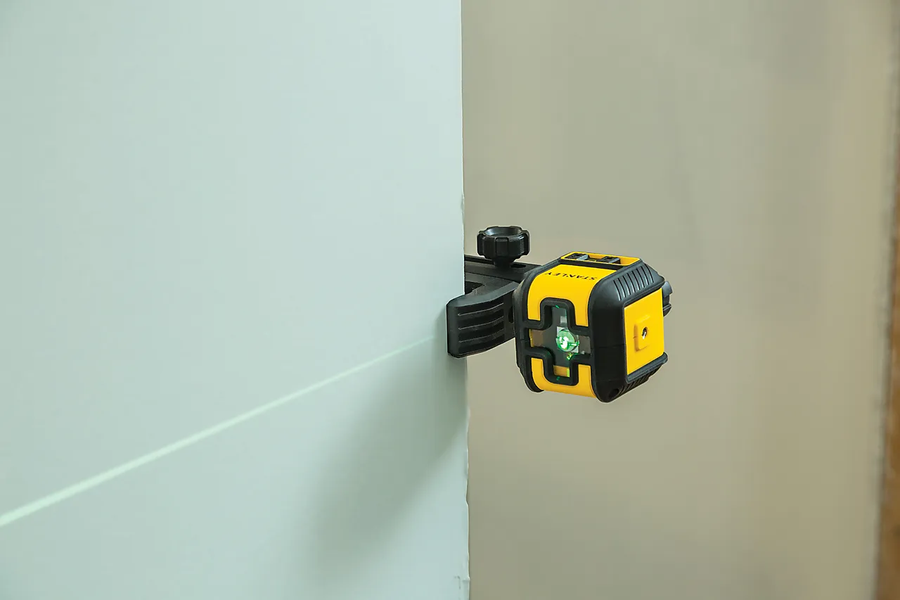 Krysslinjelaser Cubix STHT77649-1 m/ stativ og veske Krysslinjelaser Cubix STHT77649-1 m/ stativ og veske