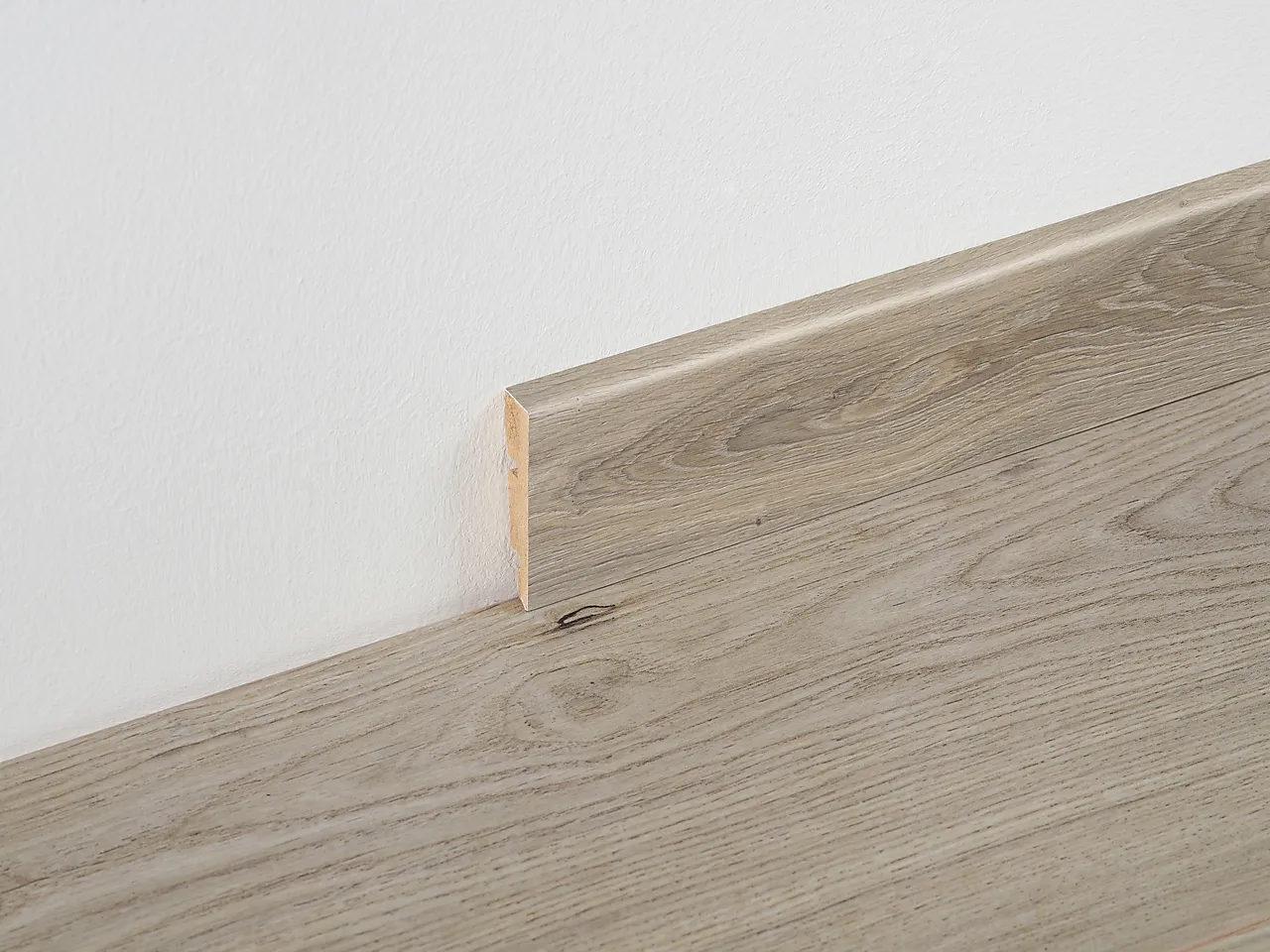 BerryAlloc sokkellist bloom lys natur